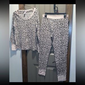 Women’s size large Victoria’s Secret pajama set size large